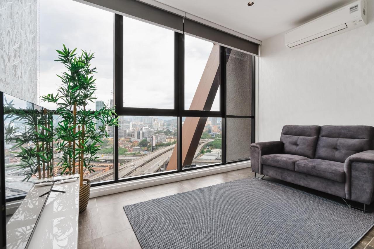 Scarletz Klcc Apartments By Soulasia กัวลาลัมเปอร์ ภายนอก รูปภาพ