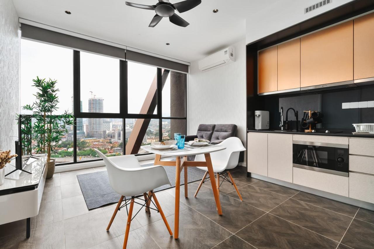 Scarletz Klcc Apartments By Soulasia กัวลาลัมเปอร์ ภายนอก รูปภาพ