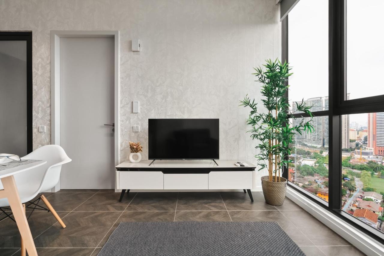 Scarletz Klcc Apartments By Soulasia กัวลาลัมเปอร์ ภายนอก รูปภาพ
