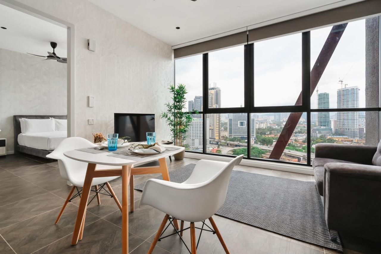 Scarletz Klcc Apartments By Soulasia กัวลาลัมเปอร์ ภายนอก รูปภาพ