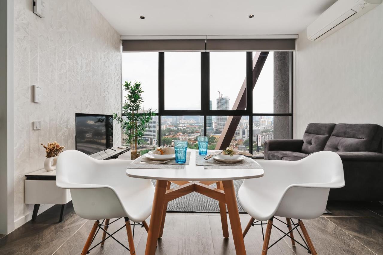Scarletz Klcc Apartments By Soulasia กัวลาลัมเปอร์ ภายนอก รูปภาพ
