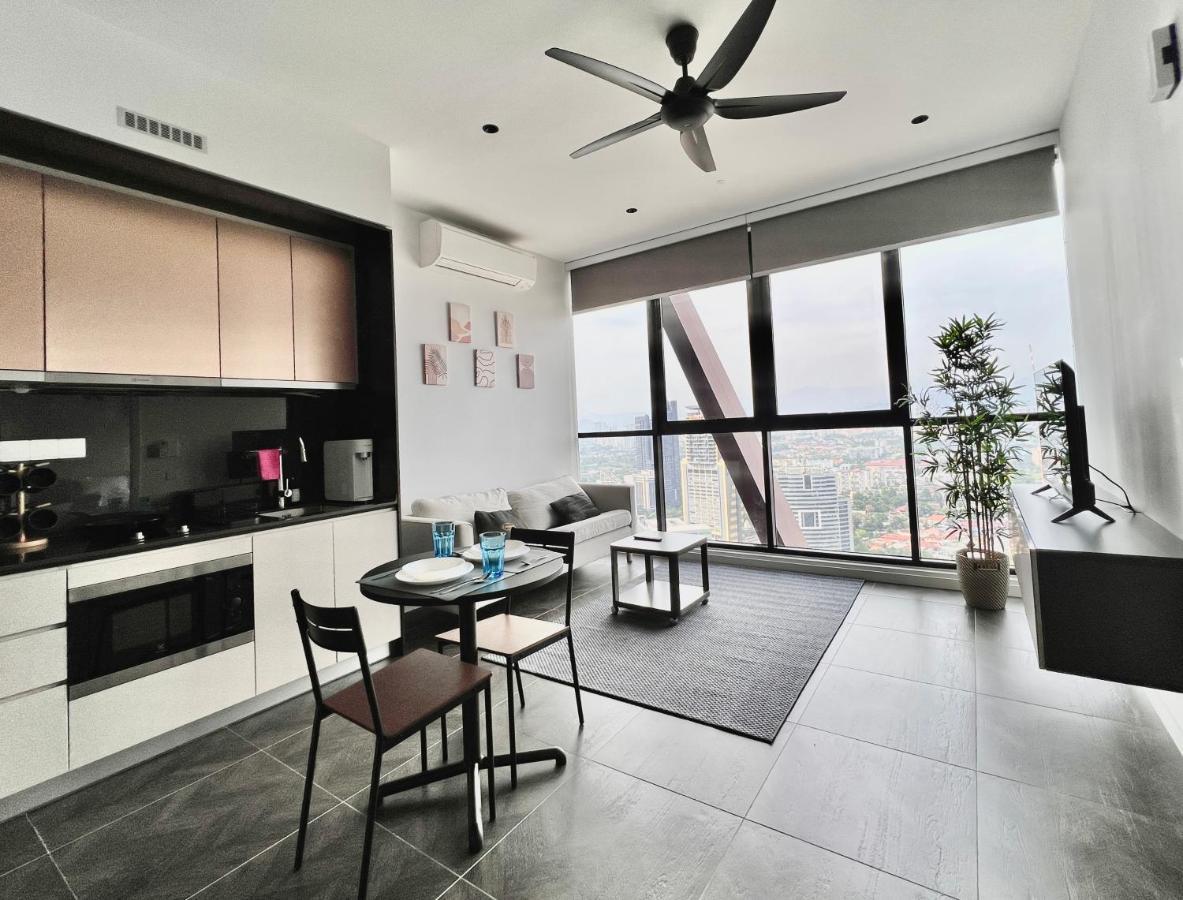 Scarletz Klcc Apartments By Soulasia กัวลาลัมเปอร์ ภายนอก รูปภาพ