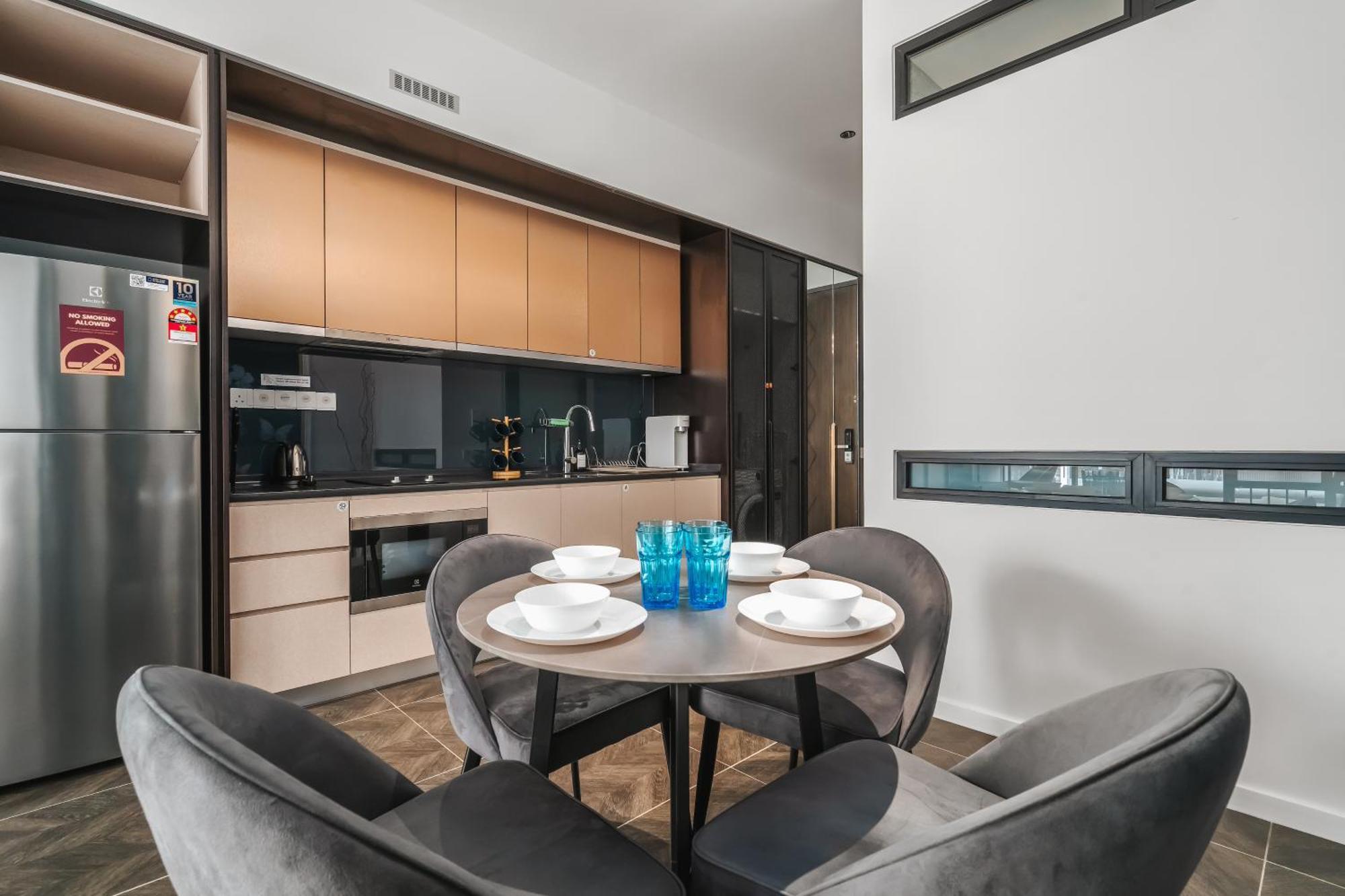 Scarletz Klcc Apartments By Soulasia กัวลาลัมเปอร์ ภายนอก รูปภาพ